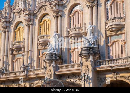 Grand Théâtre de la Havane (Gran Teatro de la Habana) sur Paseo del Prado au Parc Central (Parque Central) dans la vieille Havane (la Habana Vieja), Cuba. Vieux Hava Banque D'Images