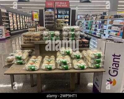 Baltimore, États-Unis. 28 février 2024. Baltimore, Maryland, États-Unis, le 28 février 2024. Giant Food Grocery Store est rempli d'articles pour les préparées Fête de Patrick. (Photo de Robyn Stevens Brody/Sipa USA) crédit : Sipa USA/Alamy Live News Banque D'Images