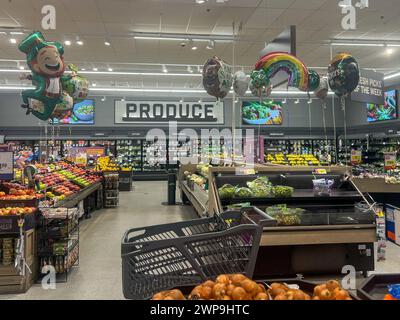 Baltimore, États-Unis. 28 février 2024. Baltimore, Maryland, États-Unis, le 28 février 2024. Giant Food Grocery Store est rempli d'articles pour les préparées Fête de Patrick. (Photo de Robyn Stevens Brody/Sipa USA) crédit : Sipa USA/Alamy Live News Banque D'Images