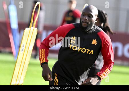 Rome, Italie. 06 mars 2024. Romelu Lukaku de L'AS Roma lors de l'entraînement de l'équipe la veille du match de football de l'Europa League entre L'AS Roma et le Brighton & Hove Albion FC au centre sportif Fulvio Bernardini à Rome (Italie), le 6 mars 2024. Crédit : Insidefoto di andrea staccioli/Alamy Live News Banque D'Images