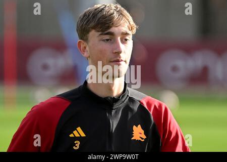 Rome, Italie. 06 mars 2024. Dean Huijsen de l'AS Roma lors d'un entraînement la veille du match de football de l'Europa League entre L'AS Roma et le Brighton & Hove Albion FC au centre sportif Fulvio Bernardini à Rome (Italie), le 6 mars 2024. Crédit : Insidefoto di andrea staccioli/Alamy Live News Banque D'Images