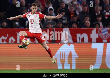 Munchen, Allemagne. 05 mars 2024. Joshua Kimmich du FC Bayern Munich en action lors de la deuxième manche de l'UEFA Champions League de 16 matchs entre le FC Bayern Munchen et le SS Lazio à l'Allianz Arena le 5 mars 2024 à Munchen, Allemagne . Crédit : Marco Canoniero/Alamy Live News Banque D'Images