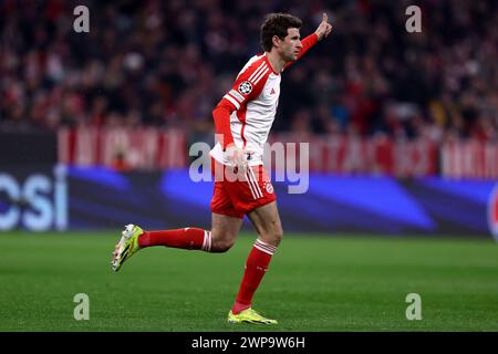 Munchen, Allemagne. 05 mars 2024. Thomas Muller du FC Bayern Munich fait des gestes lors de la deuxième manche de l'UEFA Champions League de 16 matchs entre le FC Bayern Munchen et le SS Lazio à l'Allianz Arena le 5 mars 2024 à Munchen, Allemagne . Crédit : Marco Canoniero/Alamy Live News Banque D'Images