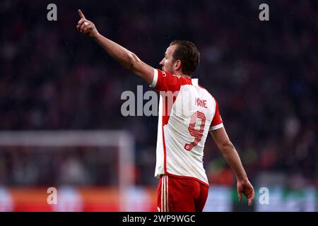 Munchen, Allemagne. 05 mars 2024. Harry Kane du FC Bayern Munich fait des gestes lors de la deuxième manche de l'UEFA Champions League de 16 matchs entre le FC Bayern Munchen et le SS Lazio à l'Allianz Arena le 5 mars 2024 à Munchen, Allemagne . Crédit : Marco Canoniero/Alamy Live News Banque D'Images