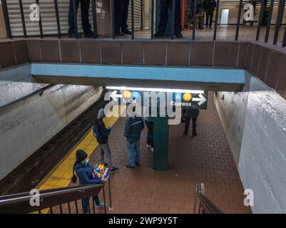 Fréquentation en semaine à la station de la 125e rue dans le métro de New York le mardi 27 février 2024. (© Richard B. Levine) Banque D'Images