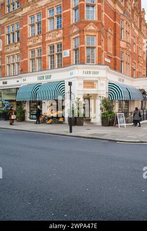 Extérieur de Farm Shop Mayfair une épicerie et un magasin d'alimentation vendant une gamme de produits frais et saisonniers. South Audley Street Mayfair Londres Angleterre Banque D'Images