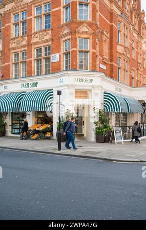 Extérieur de Farm Shop Mayfair une épicerie et un magasin d'alimentation vendant une gamme de produits frais et saisonniers. South Audley Street Mayfair Londres Angleterre Banque D'Images