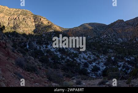 Les falaises de Waldron Canyon à Grand Canyon Arizona, au sud-ouest de Hermit Canyon en hiver. Banque D'Images