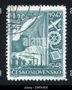 La Tchécoslovaquie - circa 1947 : timbres par la Tchécoslovaquie, montre Drapeau, symboles, circa 1947 Banque D'Images