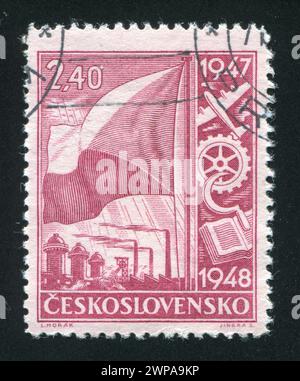 La Tchécoslovaquie - circa 1947 : timbres par la Tchécoslovaquie, montre Drapeau, symboles, circa 1947 Banque D'Images