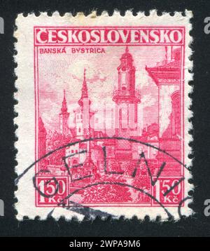 TCHÉCOSLOVAQUIE - VERS 1936 : timbre imprimé par la Tchécoslovaquie, montre la ville de Banska Bystrica, vers 1936 Banque D'Images