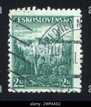 TCHÉCOSLOVAQUIE - VERS 1936 : timbre imprimé par la Tchécoslovaquie, montre Château à Zvikov, vers 1936 Banque D'Images