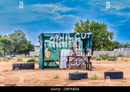 cabane pour un salon de coiffure en afrique du sud sur le bord de la route, pas de gens Banque D'Images