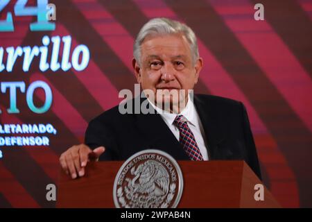 Mexico, Mexique. 06 mars 2024. 6 mars 2024, Mexico, Mexique : le président du Mexique, Andres Manuel Lopez Obrador, prend la parole lors de la conférence d'information quotidienne devant les médias au Palais national. Le 6 mars 2023 à Mexico, Mexique. (Photo de Carlos Santiago/ crédit : Eyepix Group/Alamy Live News Banque D'Images