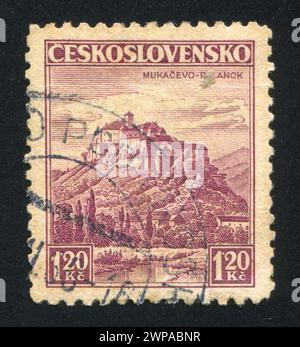 TCHÉCOSLOVAQUIE - VERS 1936 : timbre imprimé par la Tchécoslovaquie, montrant le château de Palanok près de Mukacevo, vers 1936 Banque D'Images