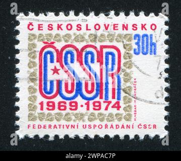 TCHÉCOSLOVAQUIE - VERS 1974 : timbre imprimé par la Tchécoslovaquie, montrant 'CSSR', vers 1974 Banque D'Images