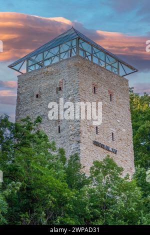 Tour Noire, construite en 1494 sur un rocher sur la colline de Straja, près du bastion du forgeron à Brasov, Transylvanie, Roumanie. Plus de 11 m de haut, une superficie de 50 MP Banque D'Images