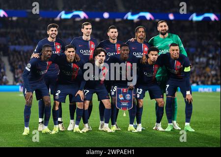 Groupe de l'équipe du Paris Saint-Germain lors du match de l'UEFA Champions League entre la Real Sociedad et le Paris Saint-Germain au stade Reale Arena le 05 mars Banque D'Images