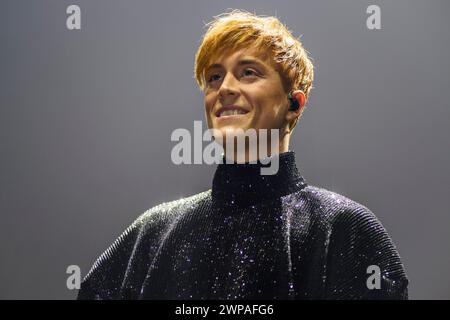 La chanteuse belge en concert à l'ING Arena | le chanteur belge Loic Nottet en concert a l'ING Arena Banque D'Images