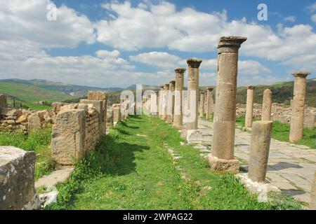 Vue sur les ruines de la ville romaine de Cuicul située sur le territoire algérien Banque D'Images