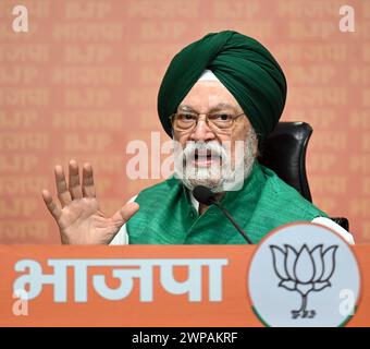 New Delhi, Inde. 06 mars 2024. NEW DELHI, INDE - 6 MARS : le ministre syndical Hardeep Singh Puri prononce une conférence de presse sur l'affaire Sandeshkhali au siège du BJP, DDU Marg, le 6 mars 2024 à New Delhi, en Inde. (Photo de Sanchit Khanna/Hindustan Times/Sipa USA) crédit : Sipa USA/Alamy Live News Banque D'Images