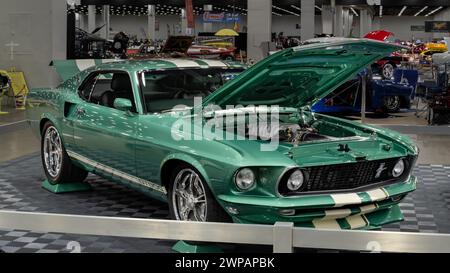 DETROIT, mi/USA - 2 mars 2024 : interprétation d'une Ford Mustang GT500 1969, à Detroit AutoRama. Banque D'Images