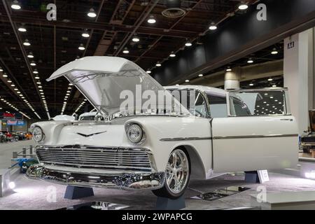 DETROIT, mi/États-Unis - 1er mars 2024 : interprétation d'une Chevrolet Bel Air car 1955, à Detroit AutoRama. Banque D'Images