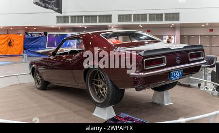 DETROIT, mi/États-Unis - 1er mars 2024 : interprétation d'une Camaro 1967 de Chevrolet, à l'AutoRama de Detroit. Banque D'Images