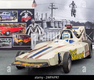 DETROIT, mi/USA - 1er mars 2024 : le légendaire Dragster de formule 1 Evel Knievel a sauté au-dessus de 14 bus à Kings Island, à Detroit AutoRama. Banque D'Images