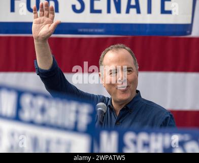 Los Angeles, Californie, États-Unis. 5 mars 2024. Le démocrate ADAM SCHIFF est prêt à concourir pour un siège au Sénat de Californie après avoir avancé mardi aux élections générales dans la course au Sénat de Californie. PHOTO PRISE LE : 11 février 2023 - Burbank, Californie, États-Unis - le représentant ADAM SCHIFF (d-CA) commence sa quête d'un siège au Sénat américain par un rassemblement à l'IATSE Union Hall. L'événement d'aujourd'hui marque le début de sa tournée de deux semaines ''California for All'' dans l'État.(image crédit : © Brian Cahn/ZUMA Press Wire) USAGE ÉDITORIAL EXCLUSIF! Non destiné à UN USAGE commercial ! Banque D'Images