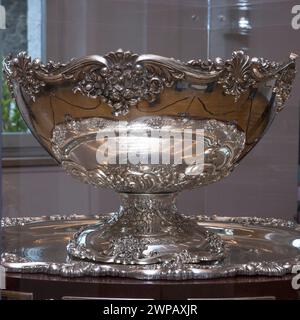 Turin, Italie. 6 mars 2024. Le Trophée de Coupe Davis est exposé à Turin (Italie) après que l'Italie l'ait remporté en édition 2023 Banque D'Images