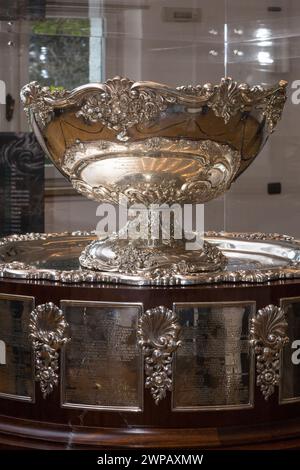 Turin, Italie. 6 mars 2024. Le Trophée de Coupe Davis est exposé à Turin (Italie) après que l'Italie l'ait remporté en édition 2023 Banque D'Images