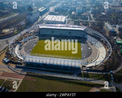 Baustelle Heinz-Steyer-Stadion Die Landeshauptstadt Dresden baut das Stadion zu einer modernen und multifunktionalen Sport- und Veranstaltungsstätte für den Leistungs- und Breitensport um. Nutzungsschwerpunkte werden weiterhin Leichtathletik, American Football und Fußball sein. Nach der Fertigstellung wird das Heinz-Steyer-Stadion eine der wenigen Arenen in Deutschland sein, die den Ansprüchen für nationale und internationale Leichtathletikmeisterschaften erfüllt. ãÄÄ Dresde Sachsen Deutschland *** Heinz Steyer Stadium chantier la capitale de l'État de Dresde convertit le stade i. Banque D'Images