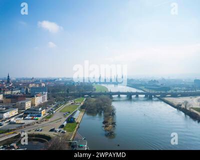 Dresde Luftbild Dresde Altstadt Blick über die Marienbrücken Elbaufwärts. Dresde Sachsen Deutschland *** Dresde vue aérienne Dresde vieille ville vue sur le Marienbrücken Elbaufwärts Dresde Saxe Allemagne Dresden24 00518 Banque D'Images