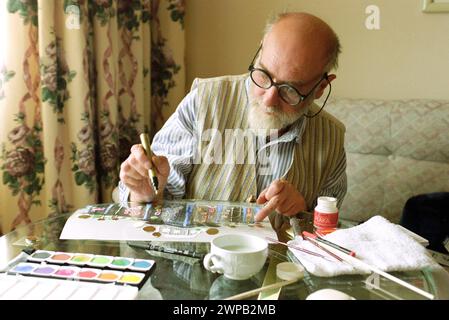 Der Maler Friedensreich Hundertwasser Friedrich Stowasser malt in seinem Zimmer im Hotel Fontenay in Hamburg, 1.4.1992 *** le peintre Friedensreich Hundertwasser Friedrich Stowasser peint dans sa chambre à l'hôtel Fontenay in Hamburg, 1 4 1992 Banque D'Images