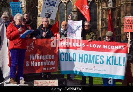 Londres, Angleterre, Royaume-Uni. 6 mars 2024. Les manifestants se sont rassemblés devant le Parlement le jour du budget pour réclamer des mesures contre la précarité énergétique et les maisons froides. (Crédit image : © Vuk Valcic/ZUMA Press Wire) USAGE ÉDITORIAL SEULEMENT! Non destiné à UN USAGE commercial ! Banque D'Images