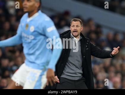 Stade Etihad, Manchester, Royaume-Uni. 6 mars 2024. Ligue des champions de football, manche 16, Manchester City contre Copenhague ; le manager du FC Copenhague Jacob Neestrup réagit pour jouer Credit : action plus Sports/Alamy Live News Banque D'Images