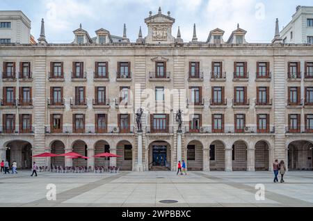 SANTANDER, ESPAGNE - 1er MAI 2014 : façade de Fundacion Caja Cantabria, une fondation bancaire espagnole basée à Santander, Espagne, une entité issue de t Banque D'Images