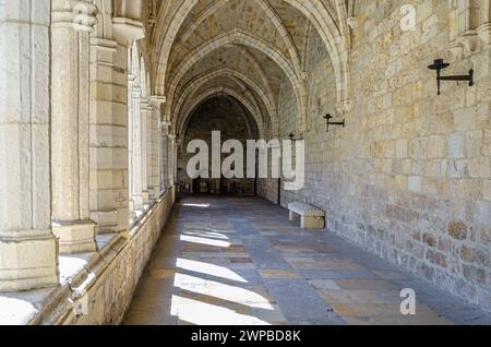 Cloître de la cathédrale gothique de l'Assomption de notre-Dame à Santander, Cantabrie, nord de l'Espagne Banque D'Images