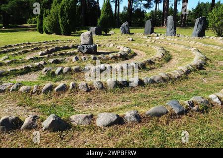 Labyrinthe de pierre près du rocher Devil's Stul sur le lac Onega. Zaozerye, Petrozavodsk, Carélie, Russie. Un lieu magique pour les rituels de l'ancien Banque D'Images