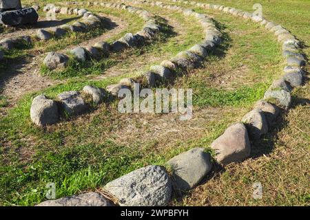 Labyrinthe de pierre près du rocher Devil's Stul sur le lac Onega. Zaozerye, Petrozavodsk, Carélie, Russie. Un lieu magique pour les rituels de l'ancien Banque D'Images