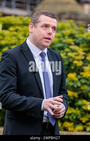 College Green, Londres, Royaume-Uni. 6 mars 2024. Le chef du Parti conservateur écossais, Douglas Ross, parle à la presse de College Green après le budget de printemps du chancelier Jeremy Hunt. Photo par Amanda Rose/Alamy Live News Banque D'Images