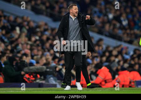 Jacob Neestrup, manager du F.C.Copenhagen, gesticule lors du match de la ronde des 16 de l'UEFA Champions League entre Manchester City et le FC Copenhagen au stade Etihad de Manchester le mercredi 6 mars 2024. (Photo : Mike Morese | mi News) crédit : MI News & Sport /Alamy Live News Banque D'Images