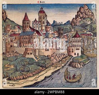 Une belle gravure sur bois de 1493 de la ville de Lyon en France. Cette illustration provient de la chronique de Nuremberg, qui est une ényclodpedia des événements mondiaux, de la mythologie et de l'histoire chrétienne. Ce travail extra-ordinaire a été l'un des premiers livres jamais imprimés et le premier à intégrer avec succès du texte et des images. Banque D'Images