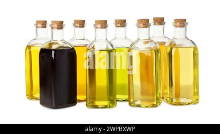 Graisses végétales. Bouteilles de différentes huiles de cuisson isolées sur blanc Banque D'Images