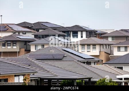 Caddens, une nouvelle banlieue de Sydney dans la zone du conseil municipal de Penrith, officiellement formé en 2013, de nouvelles maisons en construction, Nouvelle-Galles du Sud, Australie Banque D'Images