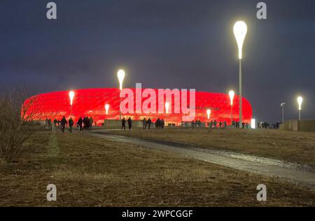 Stade Allianz Arena dans la manche du 16 match FC BAYERN MUENCHEN - LAZIO ROM 3-0 de football UEFA Champions League dans la saison 2023/2024 à Munich, le 5 mars 2024. Achtelfinale,, FCB, München © Peter Schatz / Alamy Live News Banque D'Images