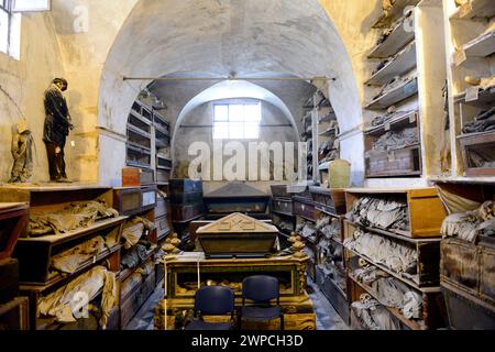 Cadavres momifiés dans les catacombes capucines de Palerme, Italie. Banque D'Images