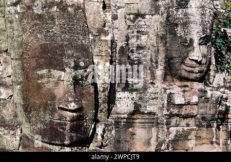 Le temple Bayon est un temple khmer lié au bouddhisme à Angkor Wat comples au Cambodge. Construit à la fin du XIIe siècle ou au début du XIIIe siècle comme temple d'État Banque D'Images