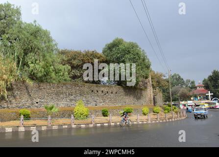 Vue extérieure des ruines de Fasil Ghebbi (enceinte royale) à Gondar, Ethiopie. Banque D'Images